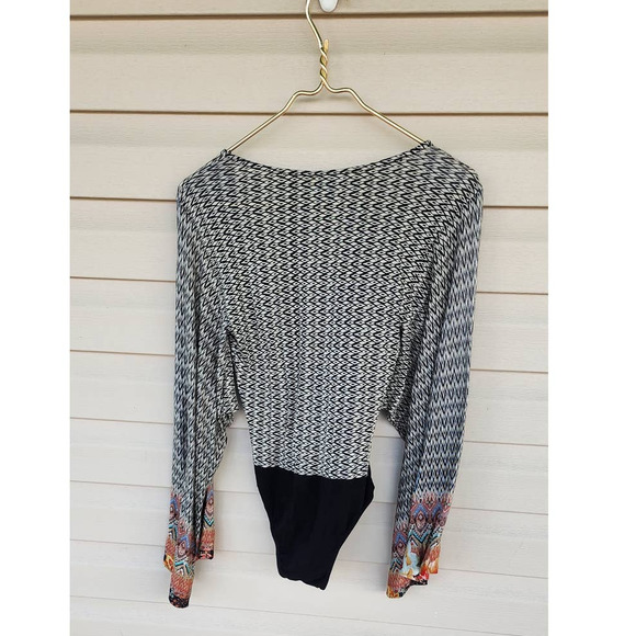 Farm Rio Wrap Plunge Boho Chic Long Bell Sleeve Blouse Bodysuit Size P - Picture 2 of 9